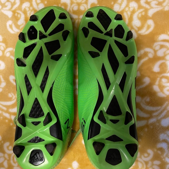 Kids Messi Soccer cleats size 41/2 - Picture 3 of 4